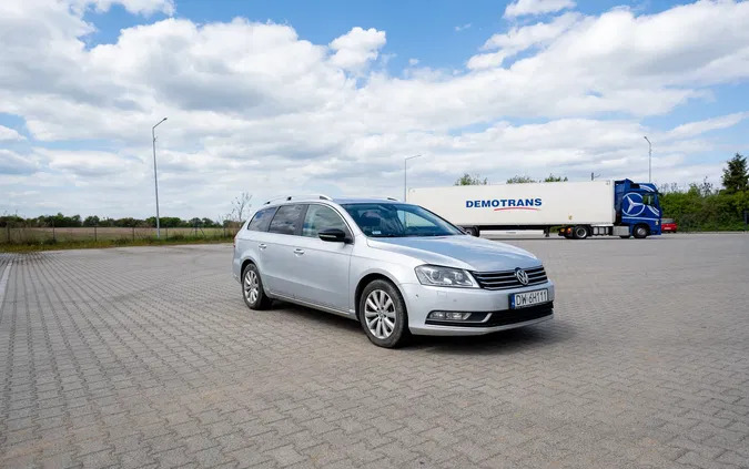 Volkswagen Passat cena 34999 przebieg: 325610, rok produkcji 2014 z Wrocław małe 106